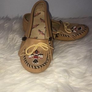 Minnetonka  Leather moccasins Thunderbird Softsole Size -6